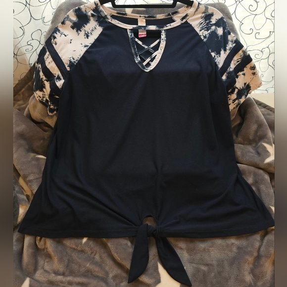 🛒💰No Boundaries tie front shirt - Picture 1 of 5